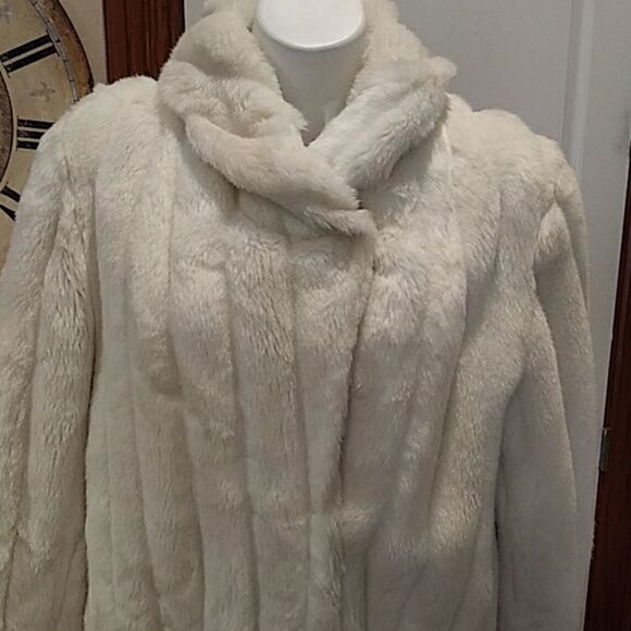 Coat - Picture 3 of 9